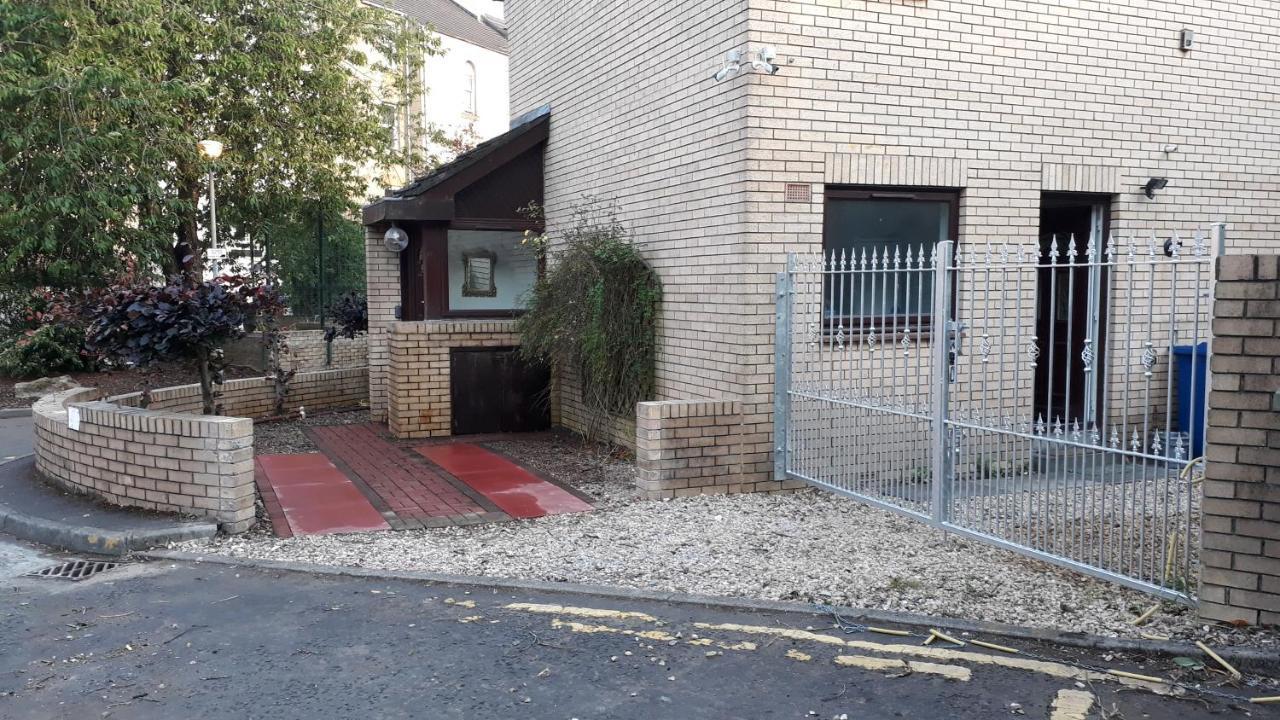 Bright City Centre House - Private Garden & Parking! Βίλα Γλασκώβη Εξωτερικό φωτογραφία